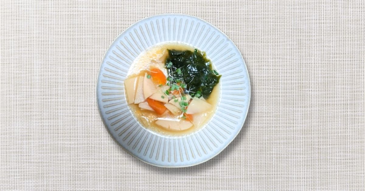 芽ジソをのせた若竹煮