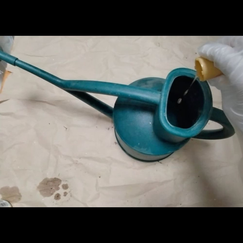 ジョウロに入れ薄める