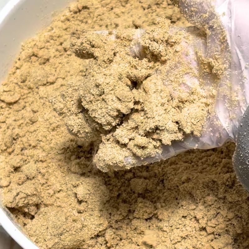 水分が足りず、握ってもすぐに崩れてしまう状態