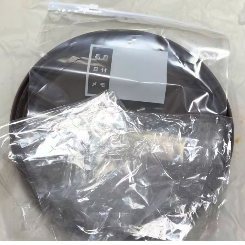 ビニール袋とジップバッグ