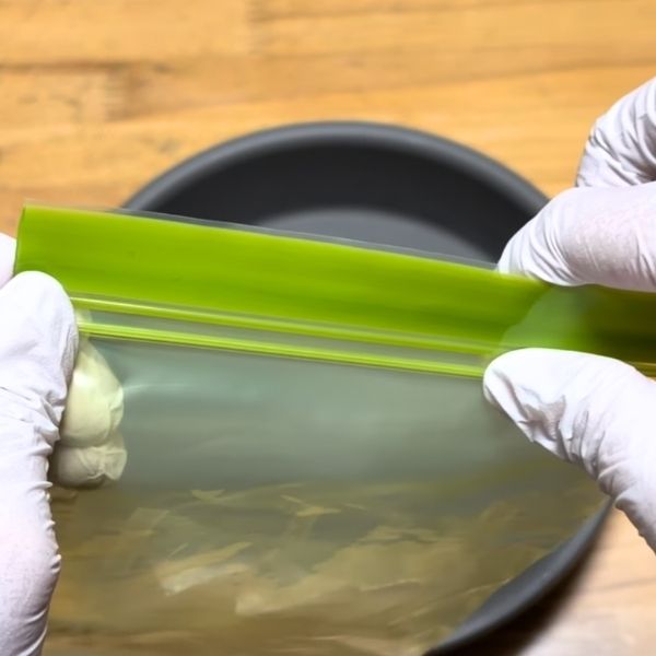 袋の口をとじる